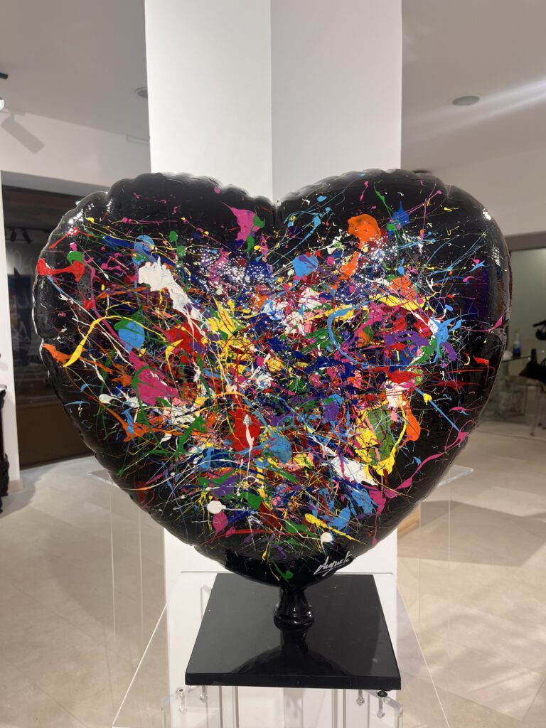 Heart Balloon 2024 62 x 52 x 24 cm 5 000€